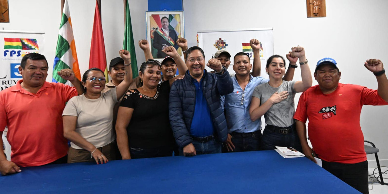 Los representantes de las organizaciones sociales de Riberalta en la reunión con el presidente Luis Arce. Foto: Facebook Lucho Arce