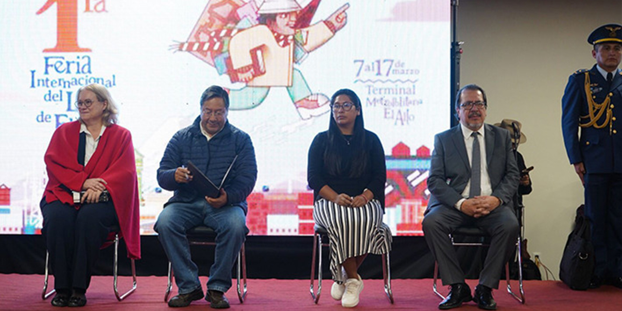 El presidente Luis Arce y la alcaldesa Eva Copa en la  1ra. Feria Internacional del Libro de El Alto.