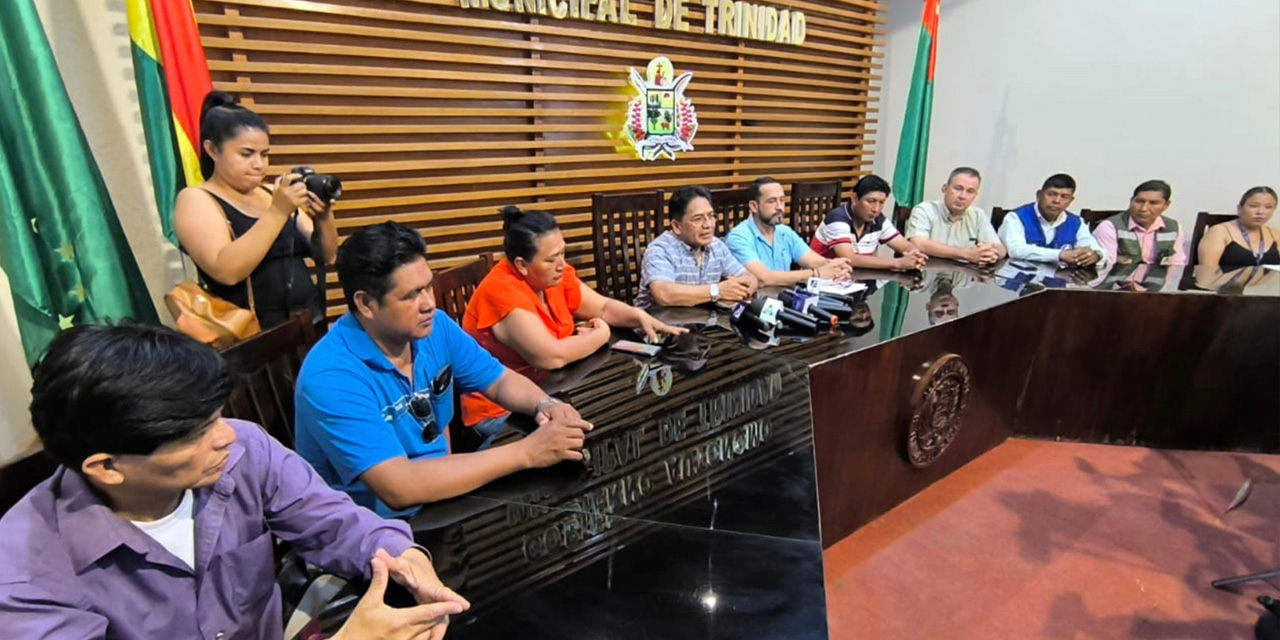 Conferencia de prensa conjunta entre Gobierno y autoridades municipales.