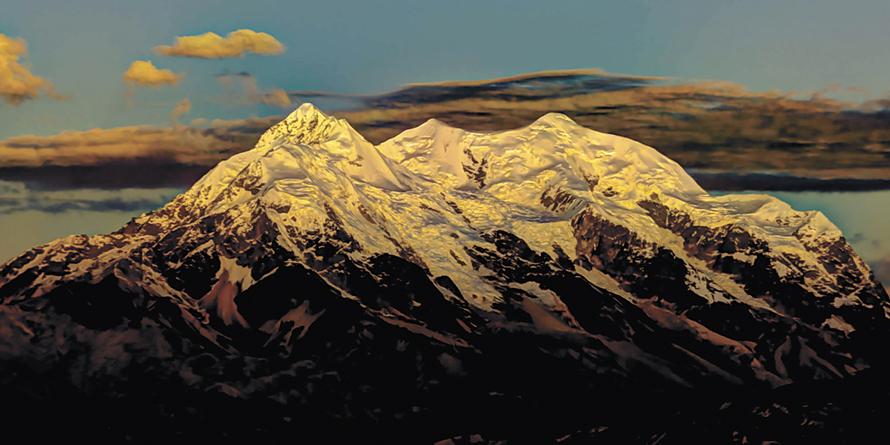 El majestuoso Illimani, a 6.432 metros sobre el nivel del mar, guardián eterno de La Paz.