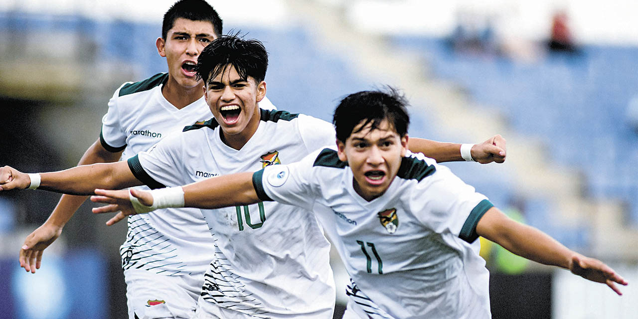 Los chicos de la Sub-17 el día que lograron la clasificación a Mundial.