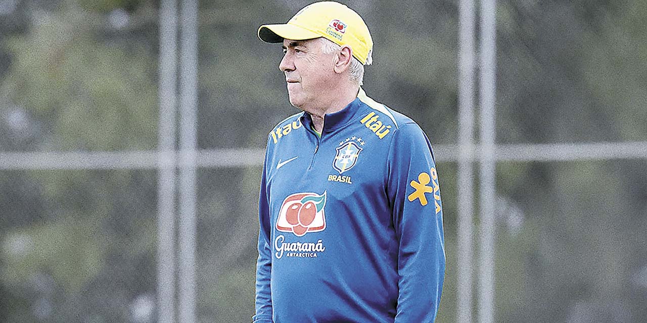 El técnico Carlo Ancelotti en la práctica de la selección brasileña.