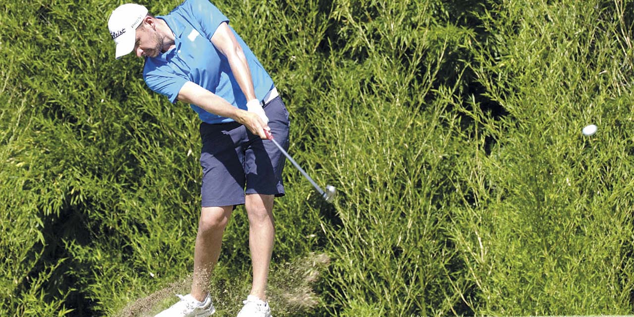 El golfista Montaño  en plena competencia.