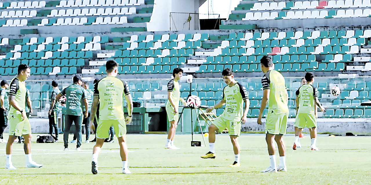 Un trabajo de dominio de balón en el estadio ‘Tahuichi’ Aguilera.