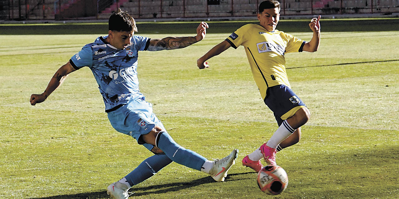 Gustavo Mendoza festeja su gol, el que selló la victoria de San Antonio.