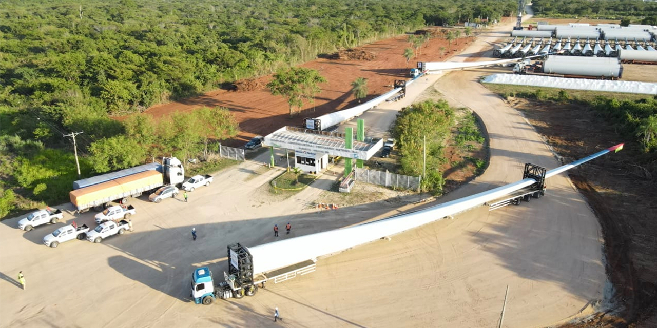 ENDE transporta los aerogeneradores para el Proyecto Parque Eólico Warnes II 