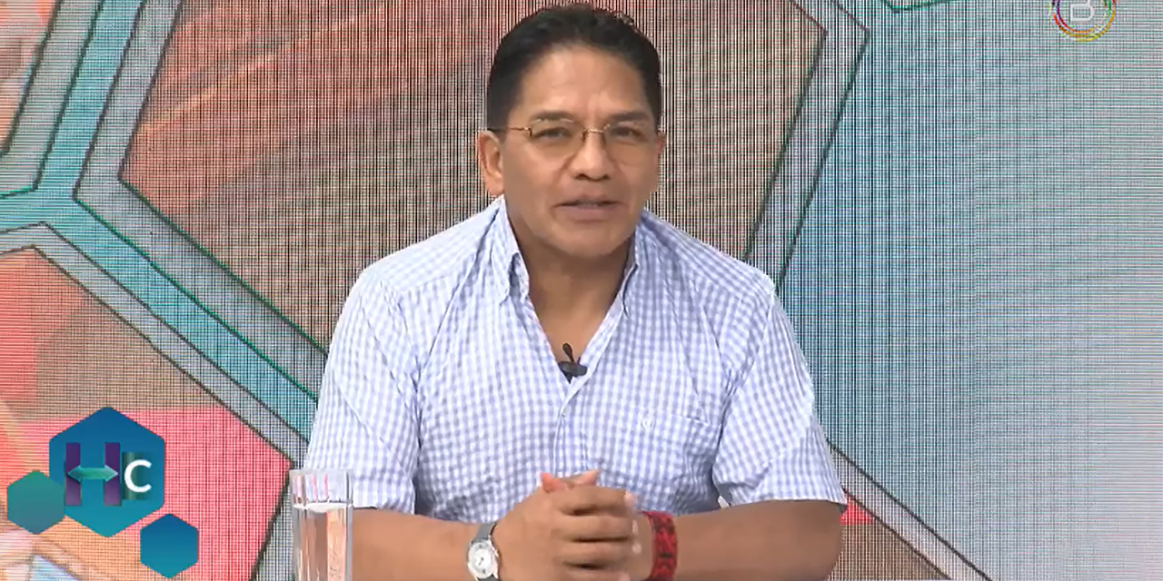 El viceministro de Defensa de los Derechos del Usuario y Consumidor, Jorge Silva, en  Bolivia TV. 