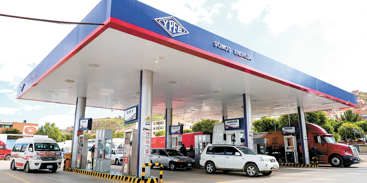 YPFB garantiza el abastecimiento normal de combustibles en el país