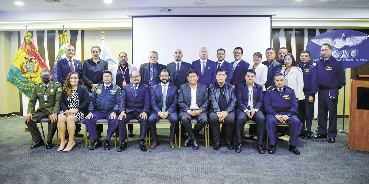 Las delegaciones de la OACI, del Ministerio de Obras Públicas e instituciones involucradas.