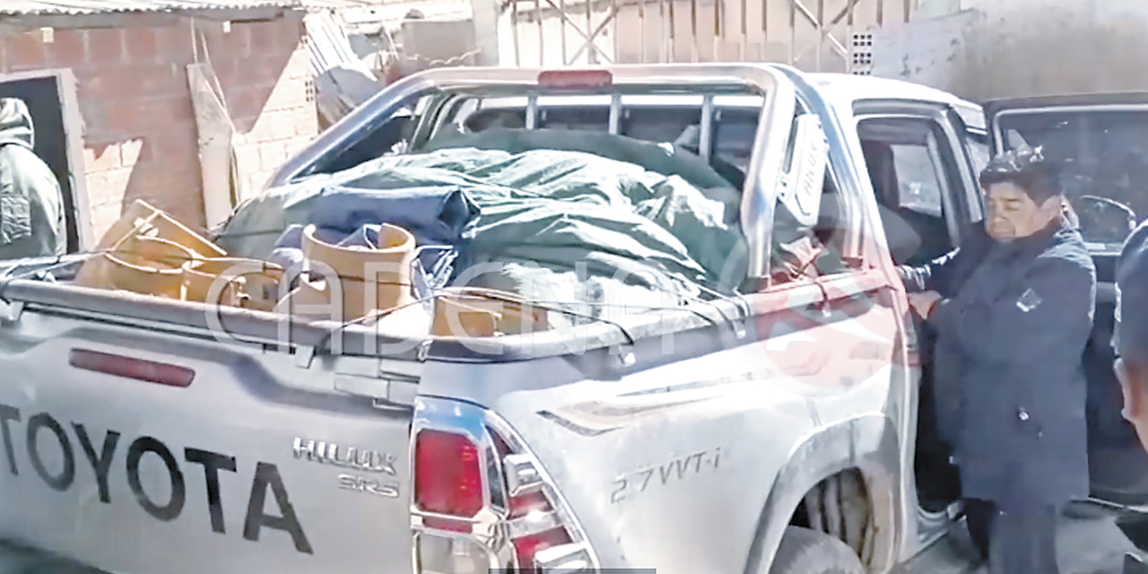  Camioneta interceptada en la tranca de Capiri.