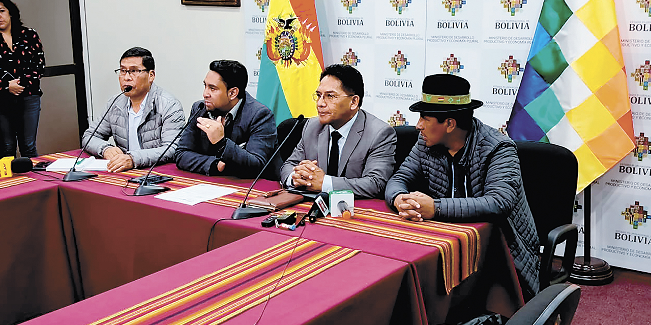 Los viceministros del Comité de Seguridad Alimentaria, en conferencia de prensa.