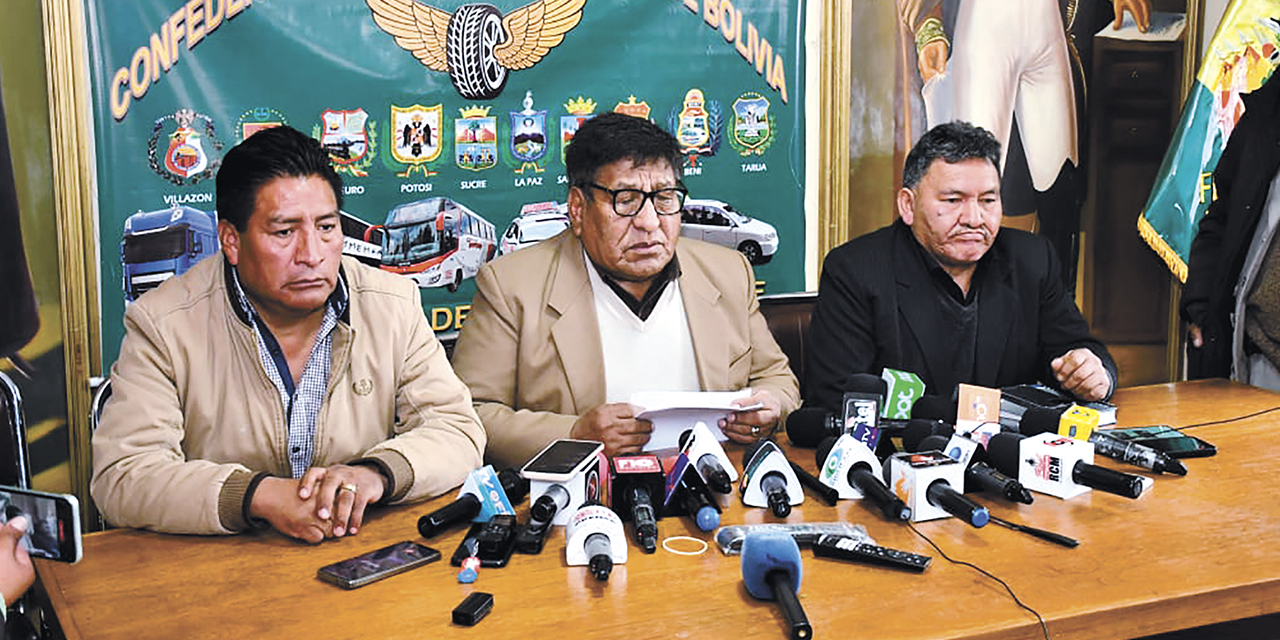 La dirigencia de la Confederación Sindical de Choferes de Bolivia.