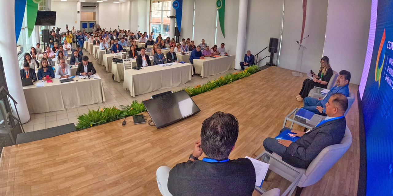 La estatal YPFB apunta a tres pilares para dejar de importar combustibles