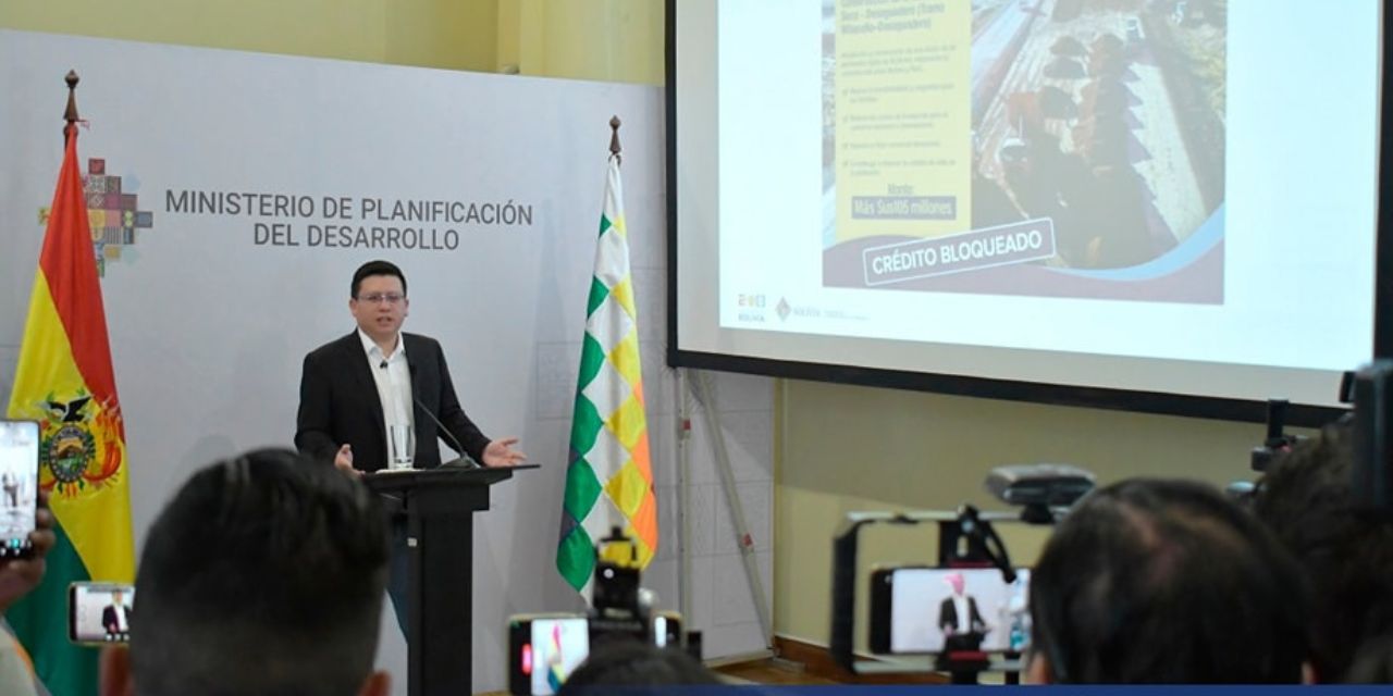 El ministro de Planificación, Sergio Cusicanqui, en conferencia de prensa.