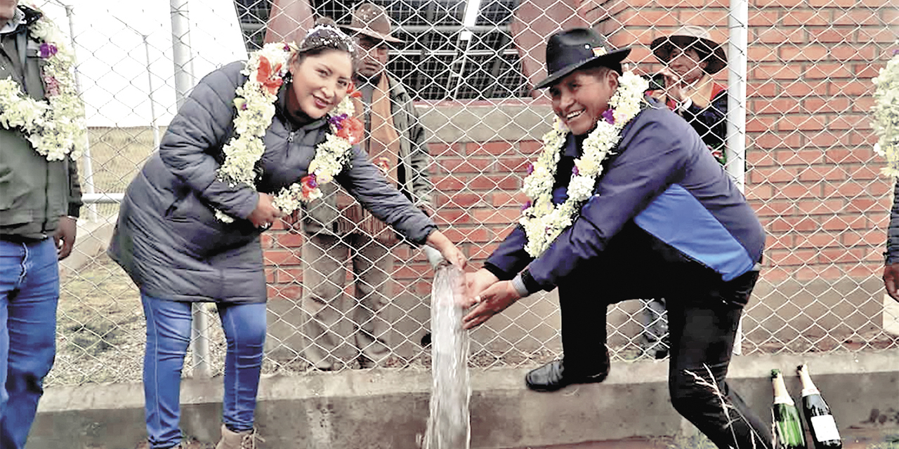 Representantes de Colquencha y del MDRyT