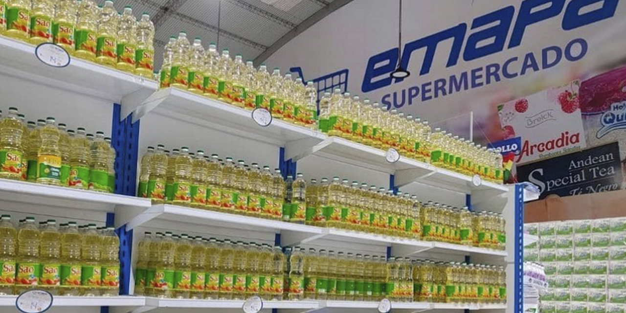 La provisión de aceite en una tienda de Emapa.