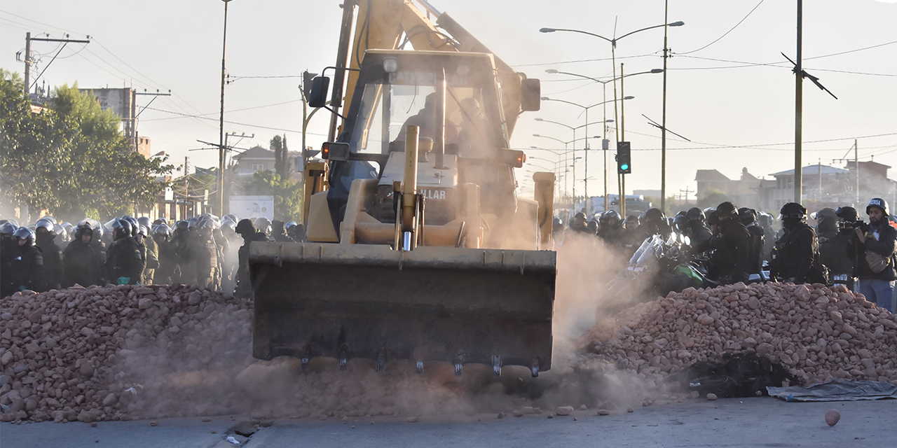 Los bloqueos afectan en un día en más de Bs 42 millones al sector productivo