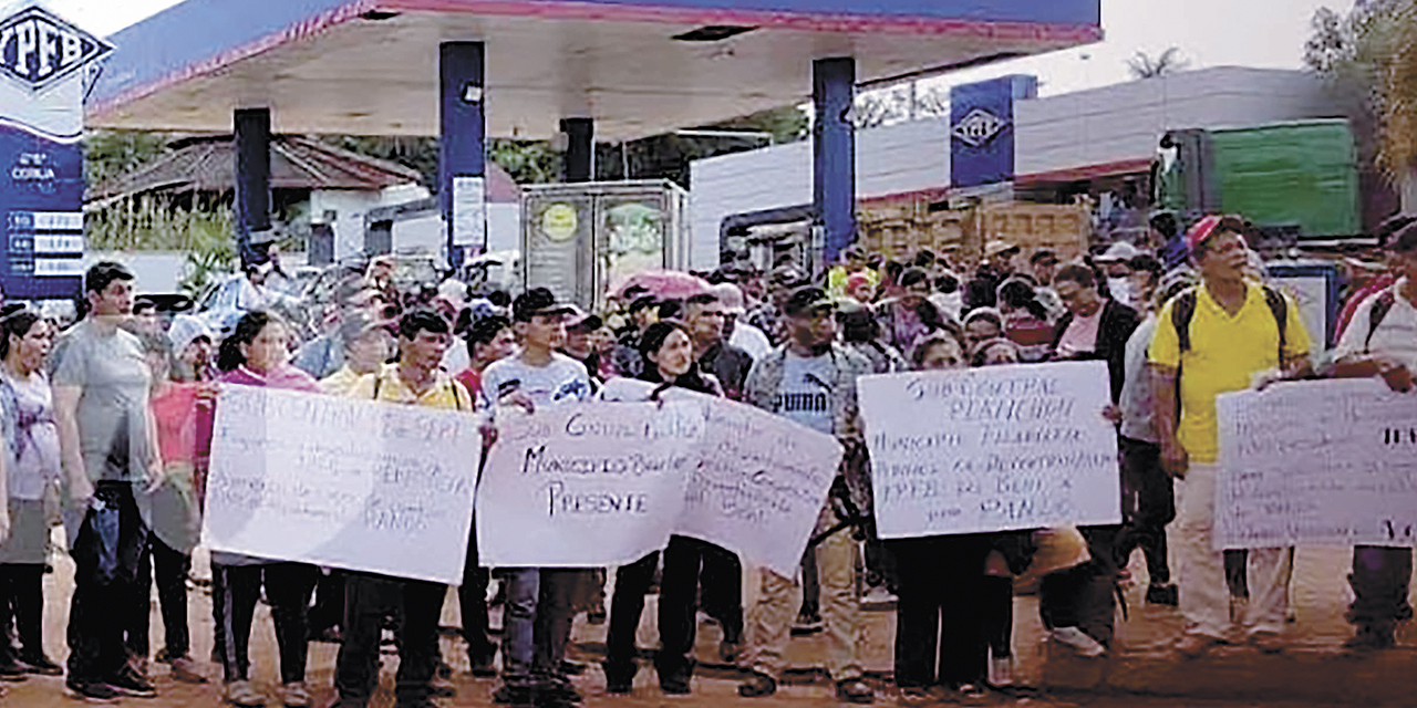 La protesta y toma de los predios de YPFB, en Cobija.