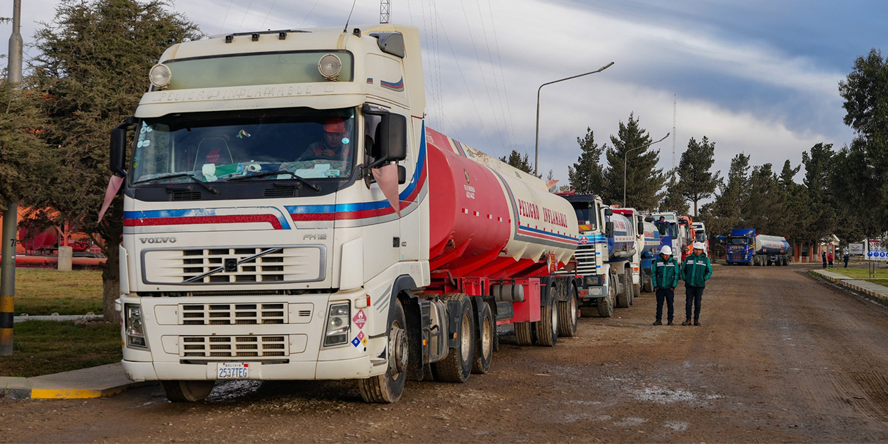 YPFB espera ingresar al país más de 250 millones de litros de combustibles