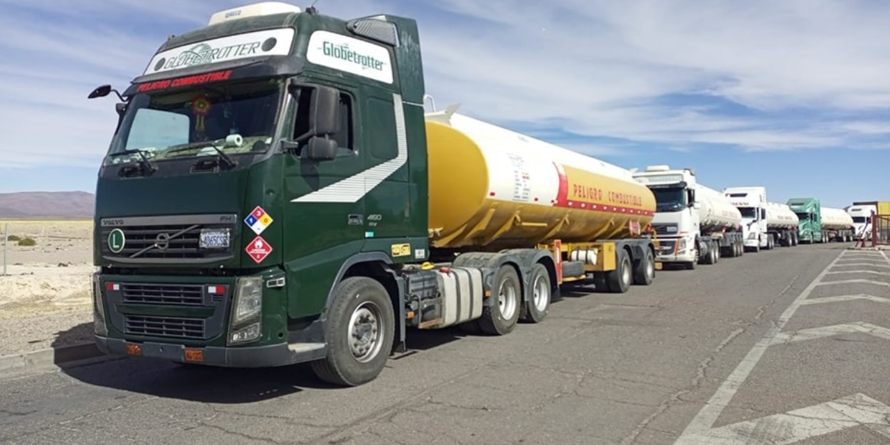 Bloqueos evitan que 115 cisternas con más de 1,5 millones de litros de combustibles lleguen a destino