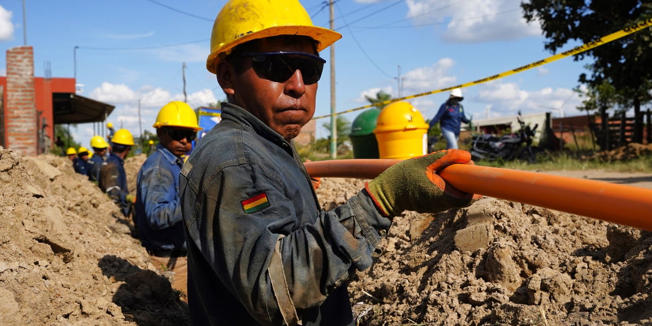 YPFB construirá 20.000 conexiones de gas domiciliario en el departamento de La Paz