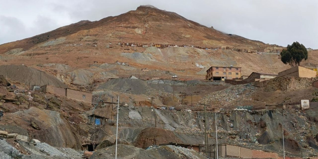 Ministro descarta hundimientos en la cima del Cerro Rico de Potosí