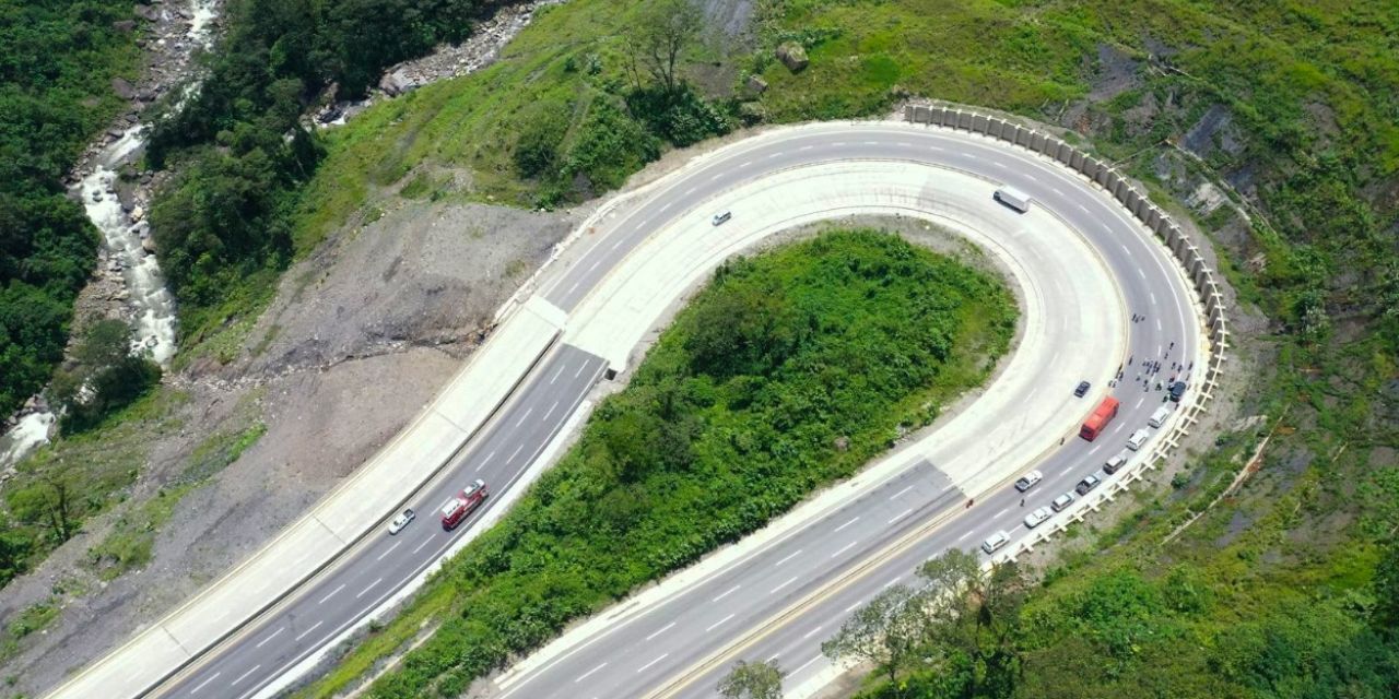 Parte de la carretera, que conecta Cochabamba con Santa Cruz.