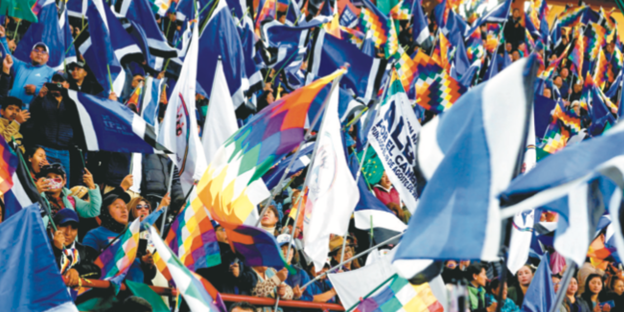 Militantes del MAS-IPSP.