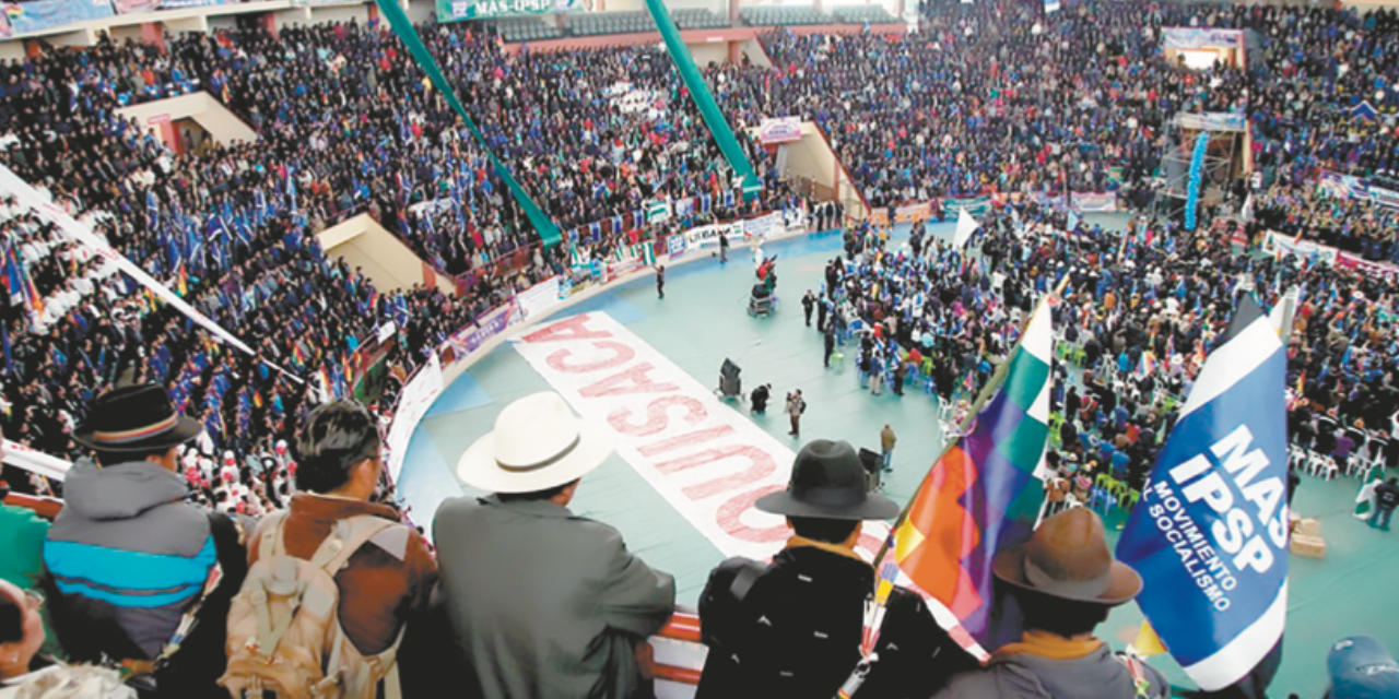El ampliado extraordinario del MAS-IPSP en El Alto.