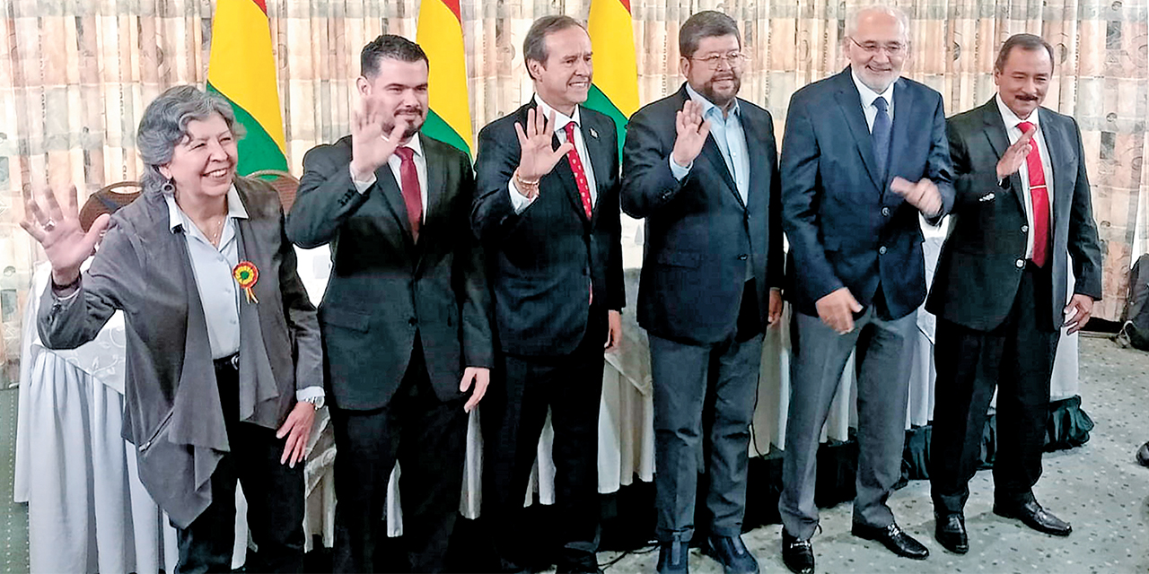 Desahucian y descalifican las tres encuestas del bloque de opositores