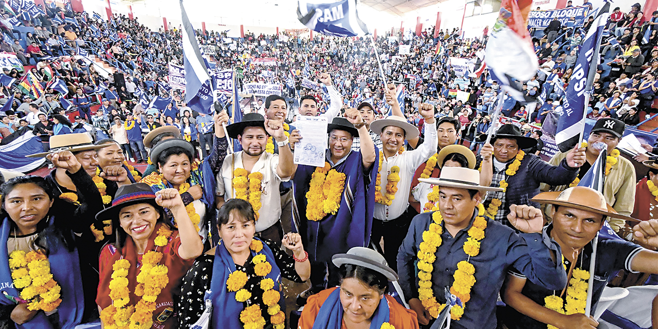 El presidente Luis Arce junto a organizaciones de Tarija.