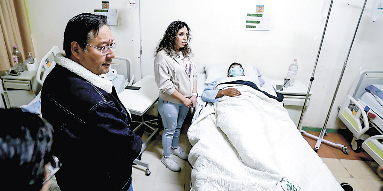 El presidente Luis Arce visitó el fin de semana a los heridos por los bloqueos de los evistas.