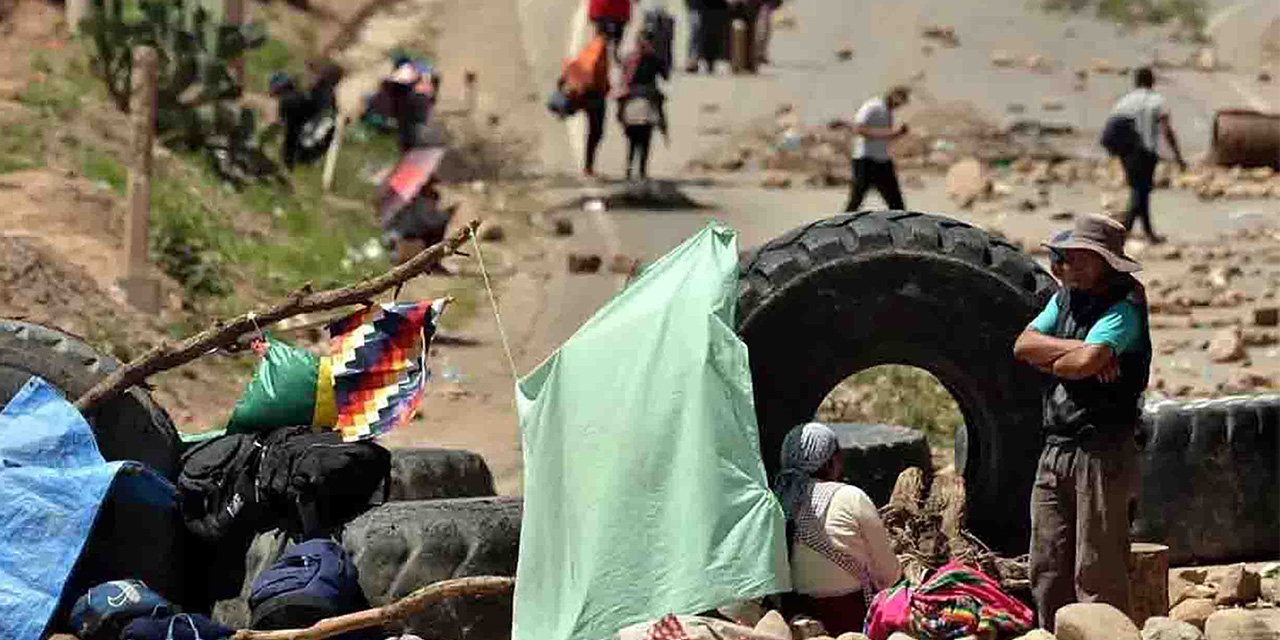 Evo cerca Cochabamba y hay riesgo de desabastecimiento de alimentos
