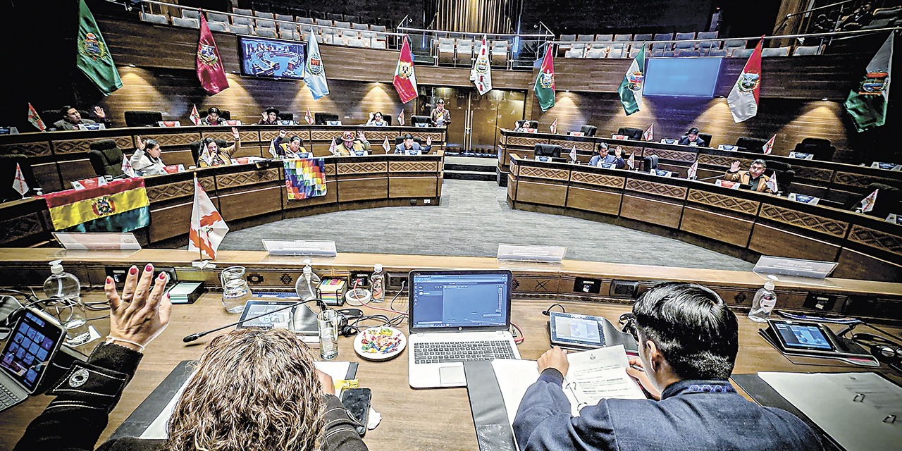 Comisión del Senado aprueba informes de proyectos del TREP y de debate obligatorio