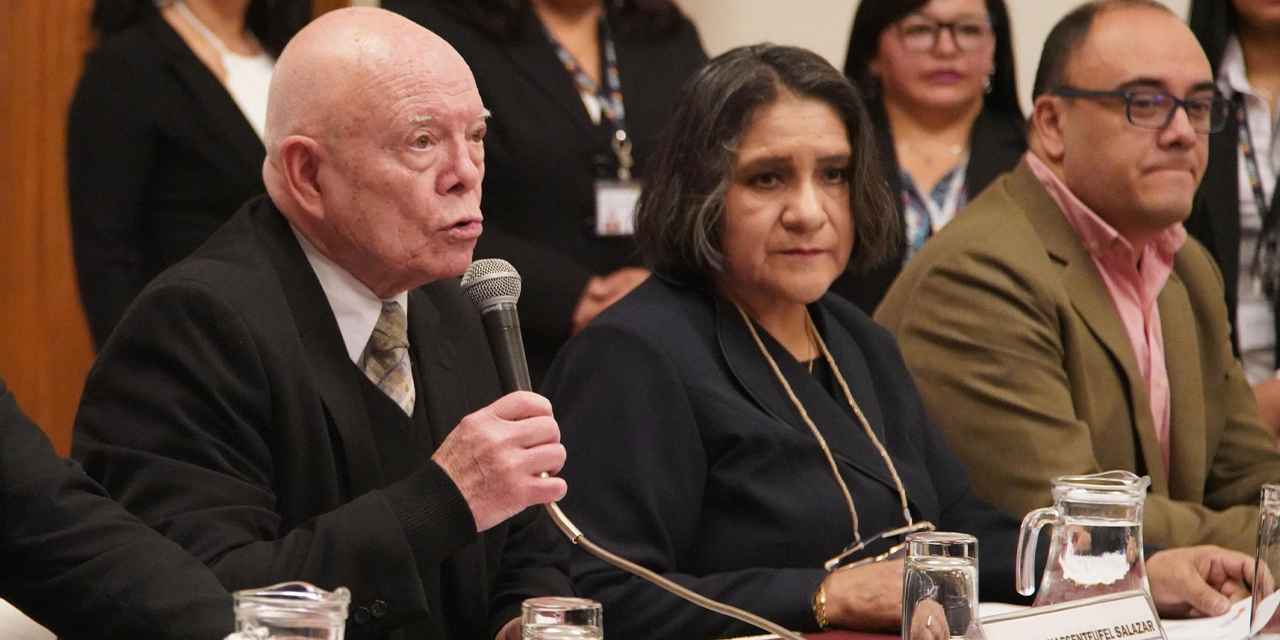 El presidente en ejercicio del Tribunal Supremo Electoral (TSE) Oscar Hassenteufel, la vocal Nancy Gutiérrez y su colega Gustavo Ávila. Foto: Archivo