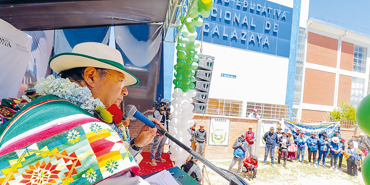 Entregan moderna infraestructura educativa y equipamiento en San Pedro de Totora