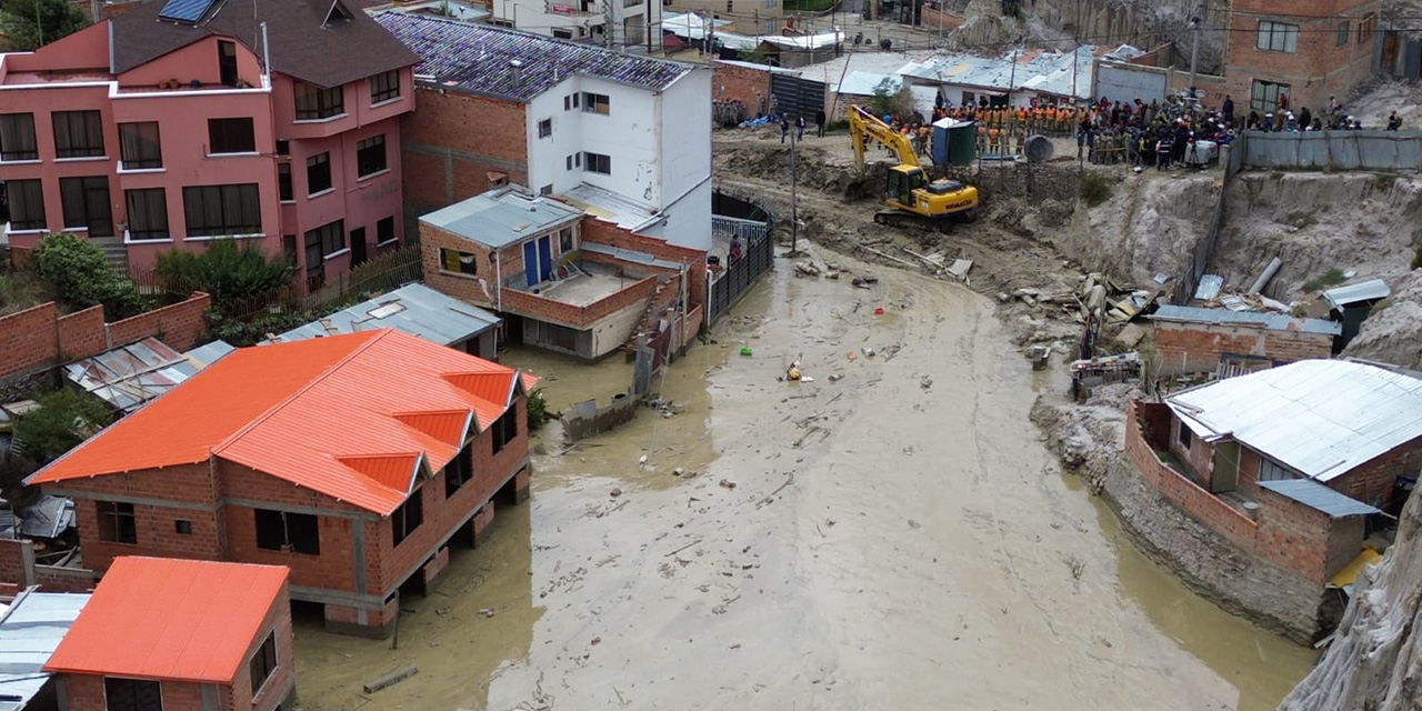 Viviendas afectadas por el deslizamiento en Bajo Llojeta el año pasado.