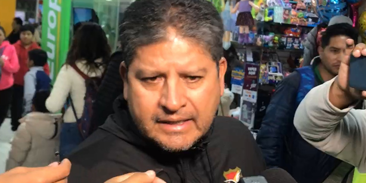 El técnico Óscar Villegas al retorno de la Selección de Perú.
