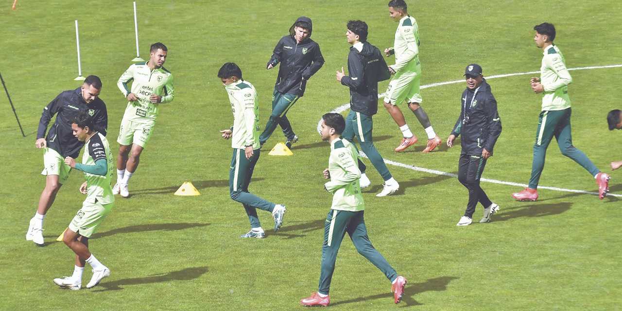 Práctica de la Selección en el estadio Hernando Siles.