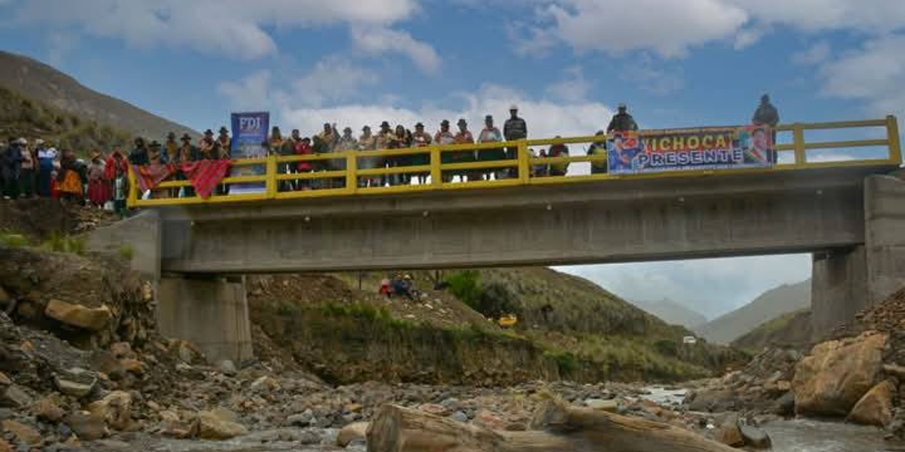 Gobierno central fortalece la integración en Ichoca con la entrega de dos puentes vehiculares. Foto: FDI
