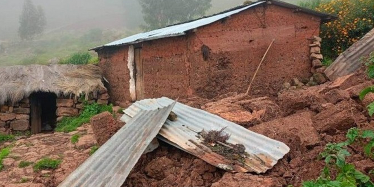 Una de las casas afectadas por el deslizamiento de tierras.
