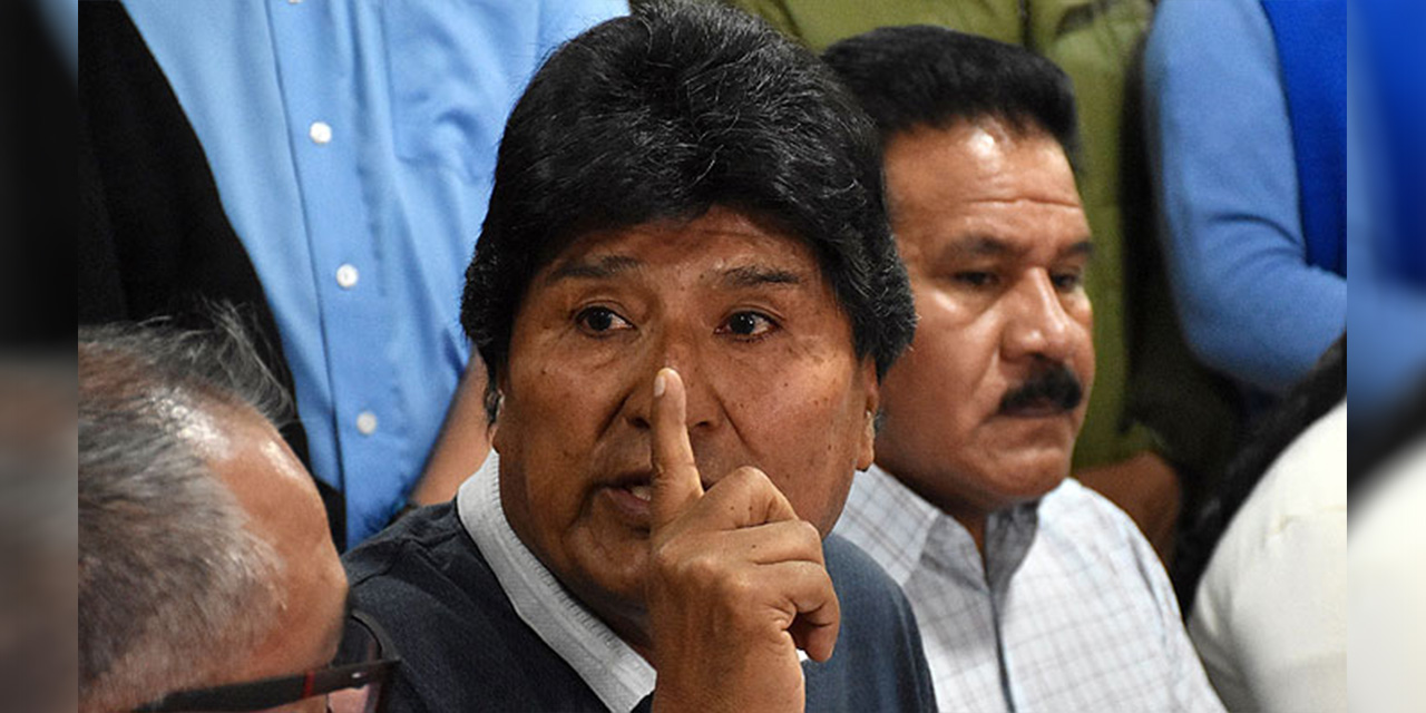 Morales es declarado en rebeldía, ordenan su aprehensión y anotación de bienes