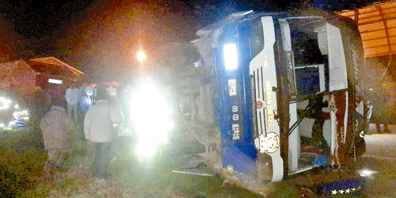 El bus transportaba a 31 personas, según se informó.