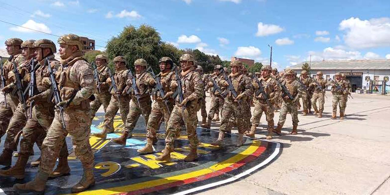 Nuevo contingente militar que luchará contra el contrabando. Foto: VLCC