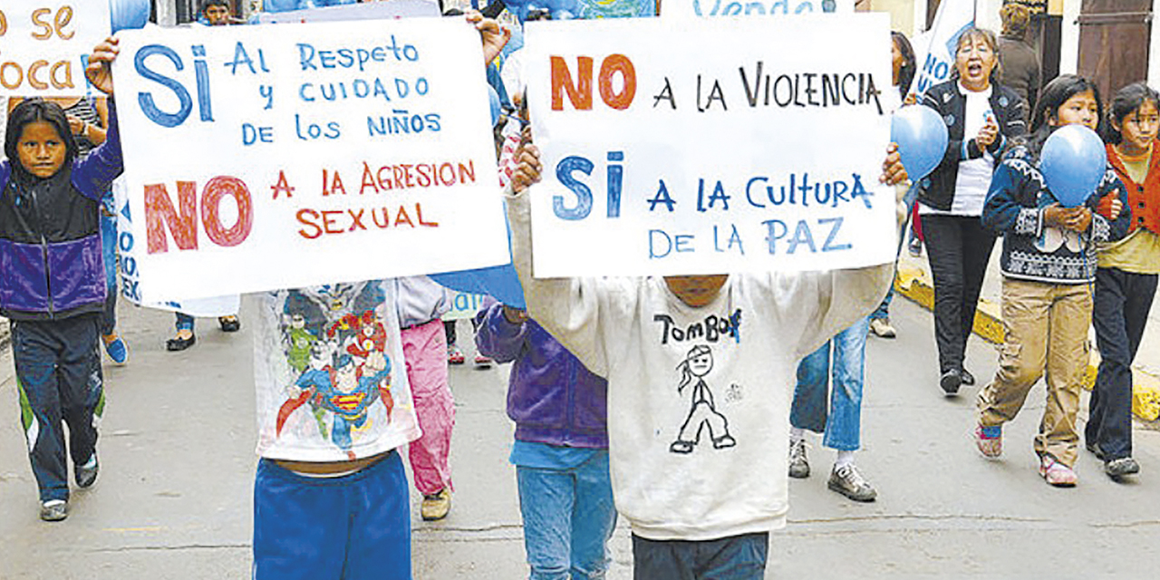 Una marcha en La Paz en contra de la violencia hacia los niños.