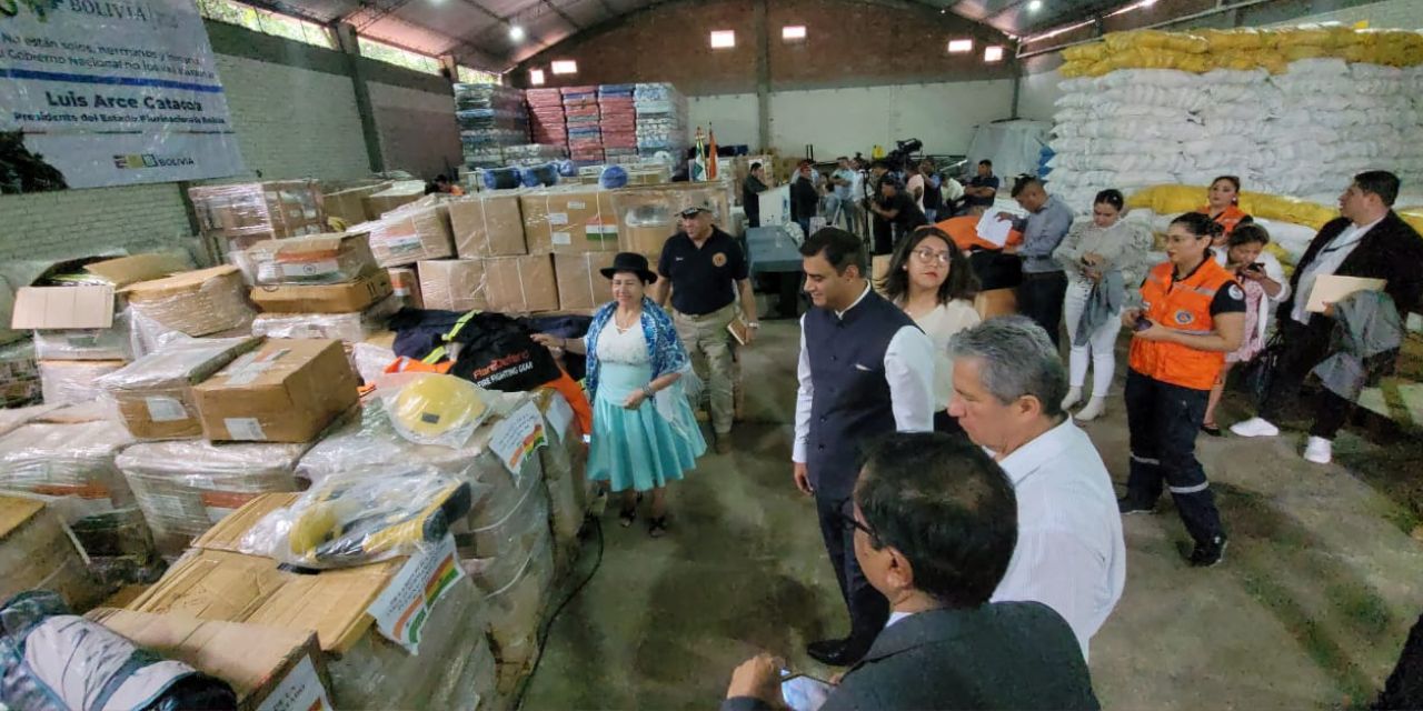 Entrega de la ayuda en la ciudad de Santa Cruz.