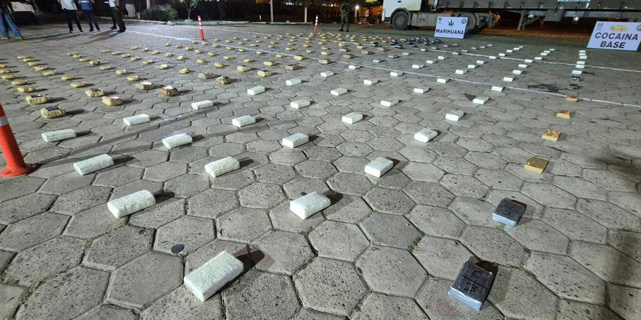 Cocaína incautada por la FELCN en Santa Cruz.