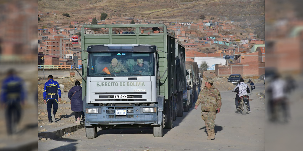 Policías y militares toman control de Llallagua y desbloquean ruta La Paz-Oruro-Cochabamba