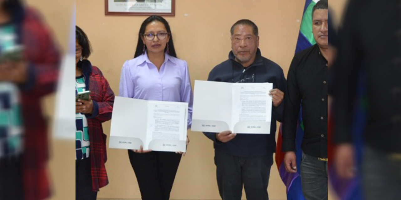 Editorial del Estado y la UPEA firman un convenio