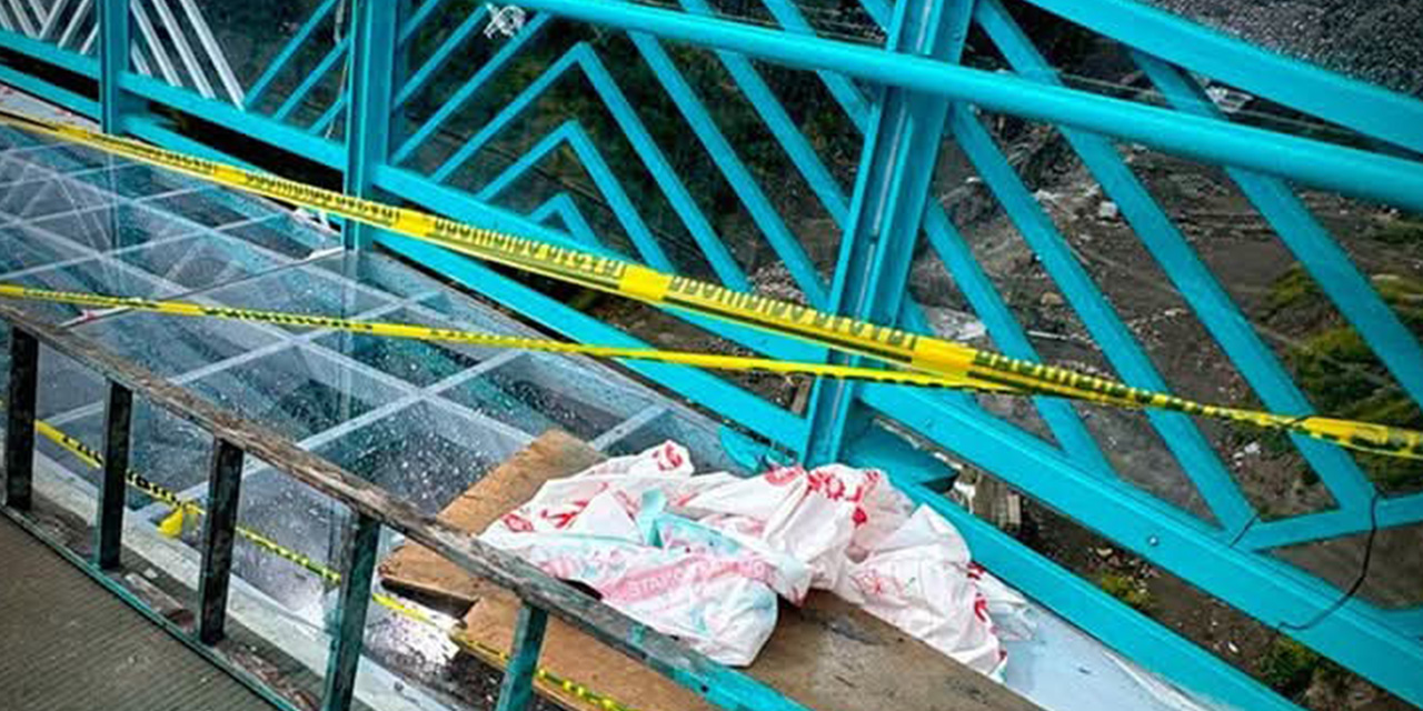 Alcaldía paceña refacciona el Puente del Bicentenario a pocos días de inaugurarlo